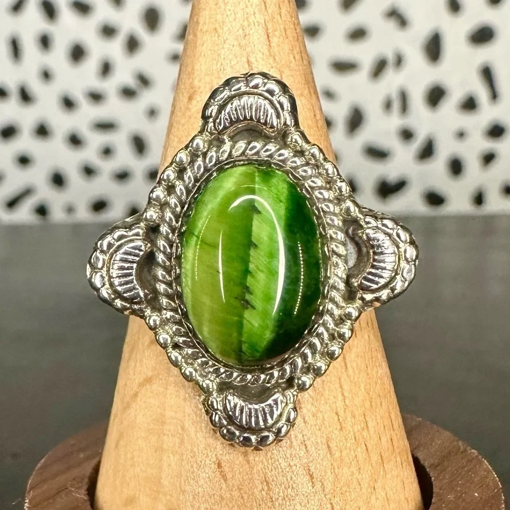 Sterling Silver Green Tigers Cats Eye Elegant Setting Statement Ring